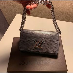 Louis Vuitton epic twist clutch